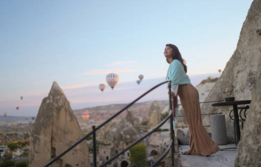 Minimalist vs Luxury Travel Styles: Finding Your Perfect Way to Travel